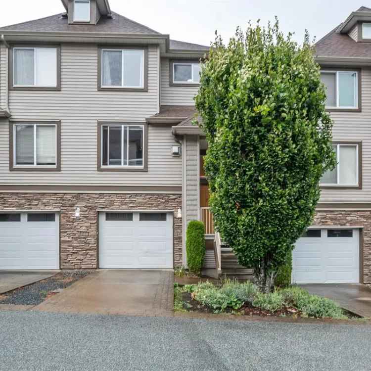 Updated 4 Bed 3 Bath Townhome Near Trails