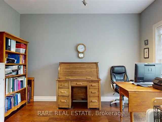 Detached Bungalow in Mount Pleasant 3 Cozy Bedrooms Modern Kitchen