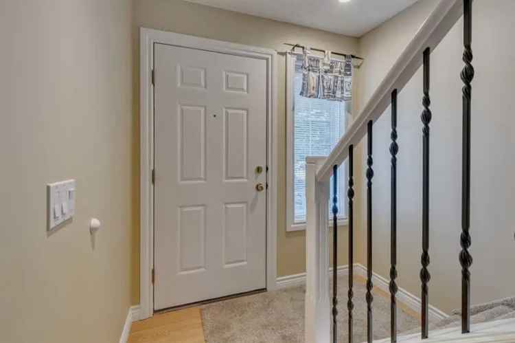 House For Sale in Calgary, Alberta