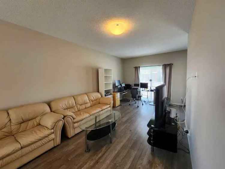 Townhouse For Rent in Calgary, Alberta