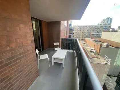 1 room room of 289 m² in Toronto