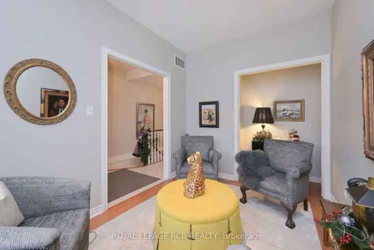 Condo For Sale in New Tecumseth, Ontario