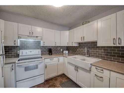 Townhouse For Sale In Glenbrook Calgary 3 Beds 1 Bath 1162 Sq Ft