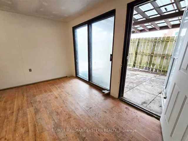 House For Sale in 574, Aylmer Street North, Peterborough, Ontario