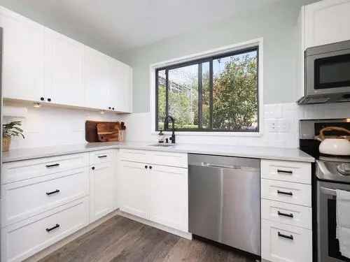 Townhouse For Sale In Lynnmour North North Vancouver