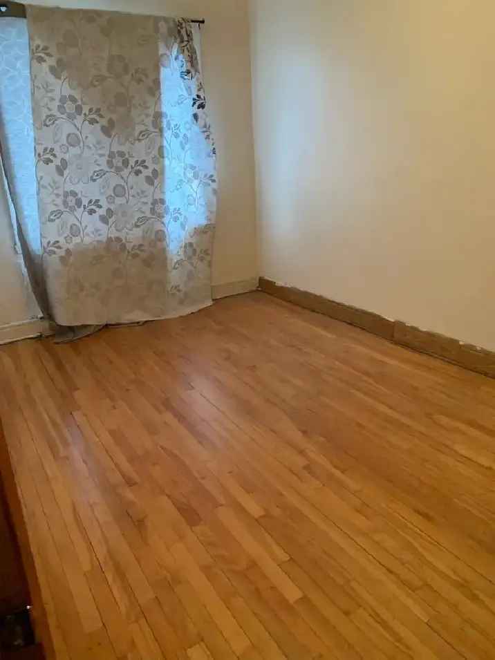 Room for Rent Near Jarry and Lorimier