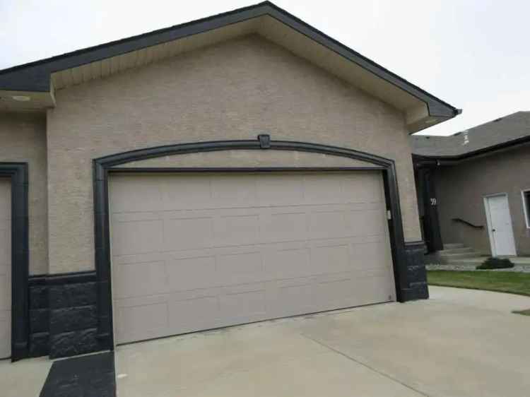 Duplex For Rent in Medicine Hat, Alberta