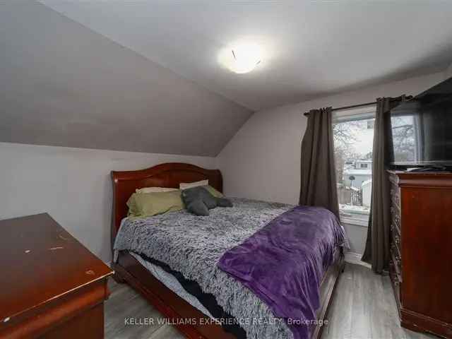 House For Sale in Hamilton, Ontario