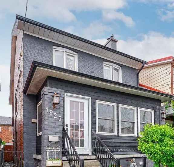 House For Sale in Toronto, Ontario