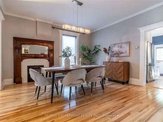 House For Sale in Hamilton, Ontario