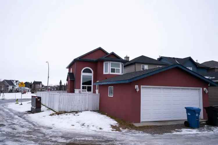 House For Sale in Calgary, Alberta