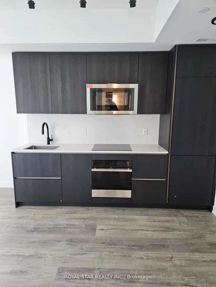 Luxury 1-Bedroom Condo in Toronto Entertainment District