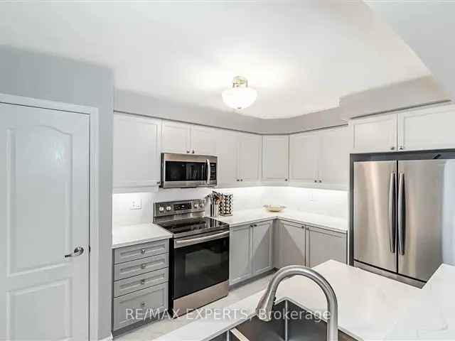 Beautiful 2 Bedroom Townhouse Near Parks & Schools