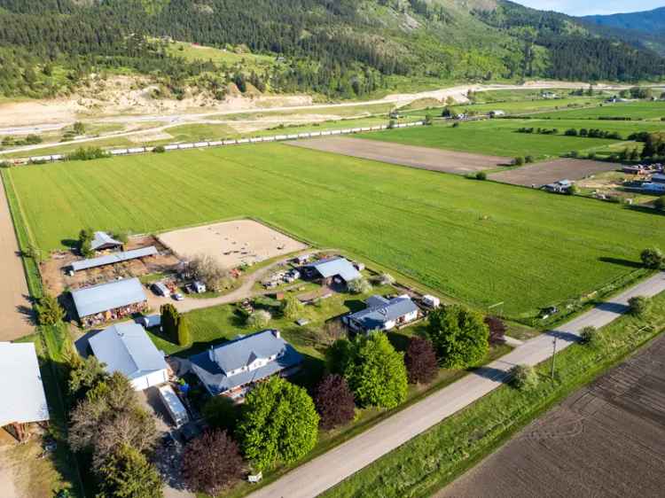 Equestrian Estate with Hay Land and 2 Homes - Chase, BC