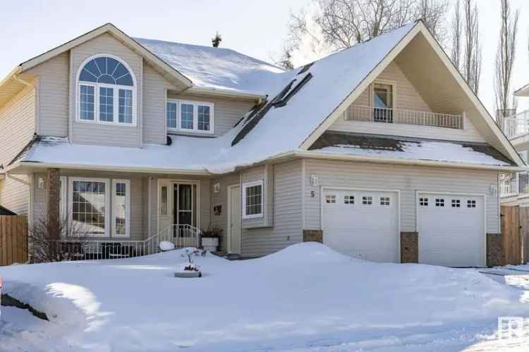 Charming 4-Bedroom 2-Storey Home Backing onto Park