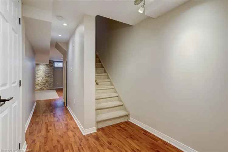 Ancaster Family Townhome 3 Beds 3 Baths  Near Amenities