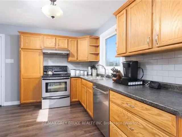 House For Sale in Georgian Bluffs, Ontario