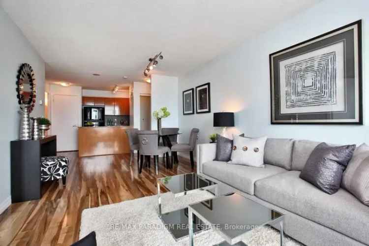 Bright 1+Den Condo Near Union Station with Parking Utilities Included