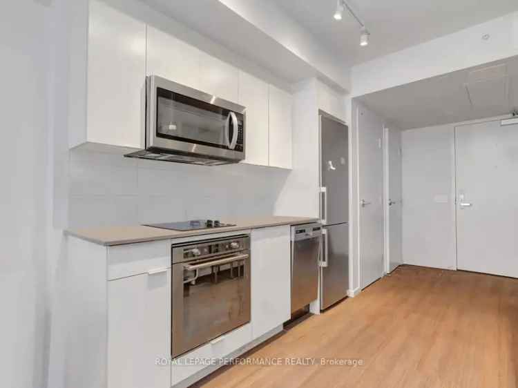 Modern 2-Bed, 2-Bath Furnished Condo Near Ottawa U and Carleton U