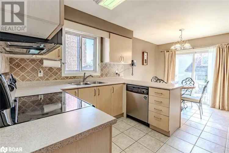 Modern 2200 Sq Ft Bungalow in South Barrie Painswick Family Friendly