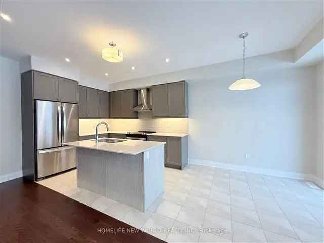 Luxury 3-Bedroom Townhome Near Hwy 407