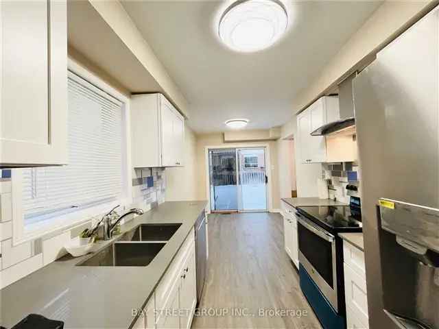 Spacious 4 Bedroom Townhouse in Barrie South