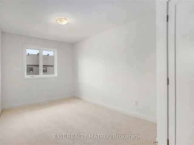 Luxury 3-Bedroom Townhouse with Walk-in Closets and Fireplace