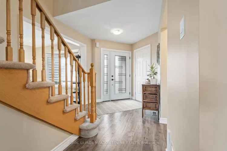 Family Home near Schools 4 Bedrooms In Ground Pool