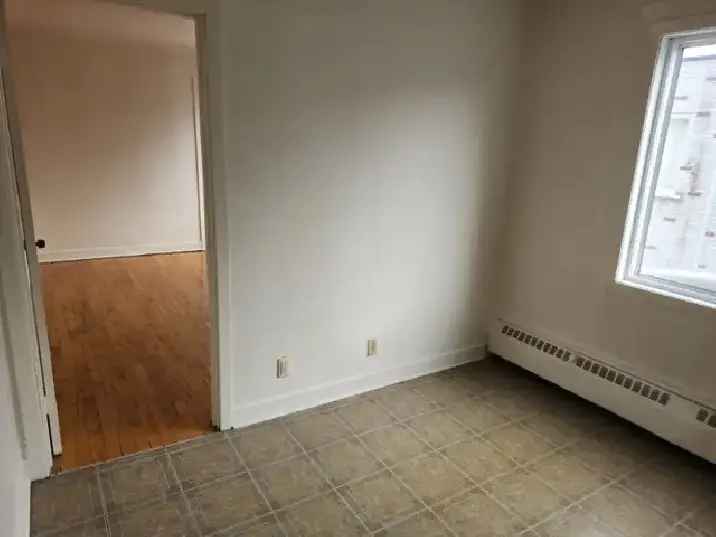 Rent Big 2 ½ Apartment in Lasalle with Parking and Laundry