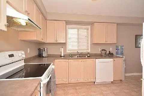 House For Sale in Newmarket, Ontario