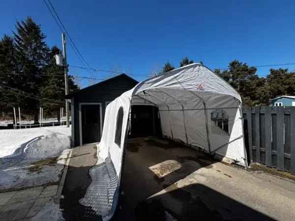 4-Bedroom House in Chicoutimi with Spa and Heated Garage