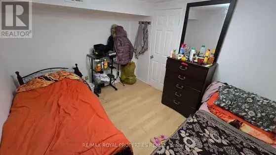 2 Room 7m² Toronto Basement Apartment Near TTC 401