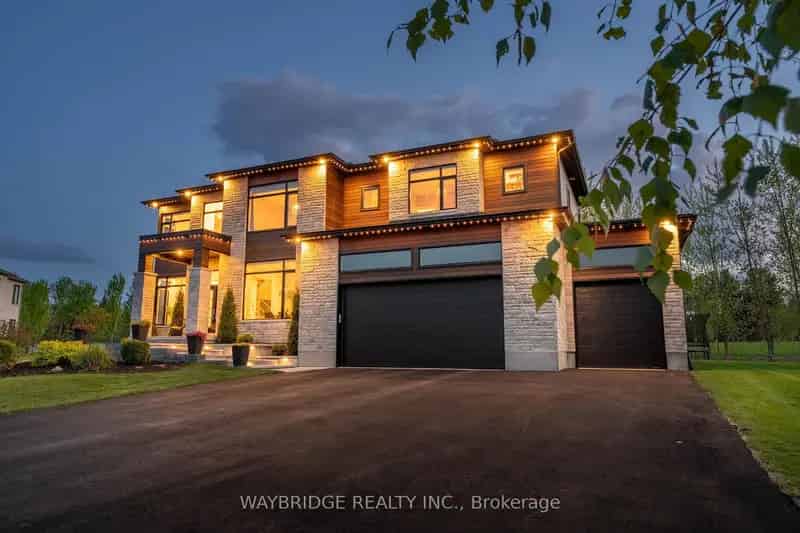 Luxury Manotick Home in Maple Creek Estates