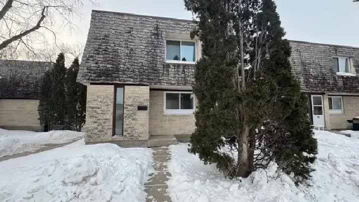 Sublet 3 Bedroom Townhouse in Winnipeg with Pet Friendly Features