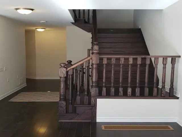 Townhouse For Rent in Caledon, Ontario