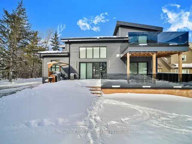 Luxury Fully Furnished 4-Bedroom Home Near Collingwood