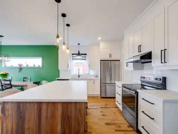 Bungalow for Sale in Châteauguay with Water Views