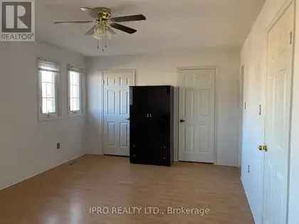 3 Bedroom 255m² Apartment in Streetsville Mississauga