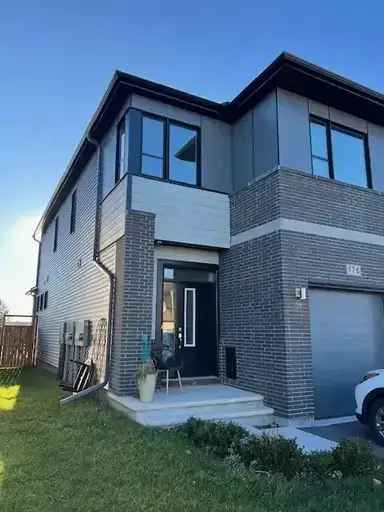 176 Tapadero Avenue - -  in Ottawa