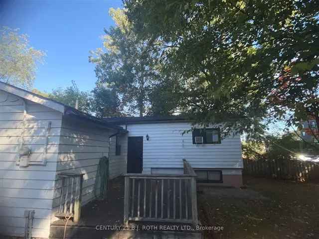 Alcona Beach Family Home Steps From Lake