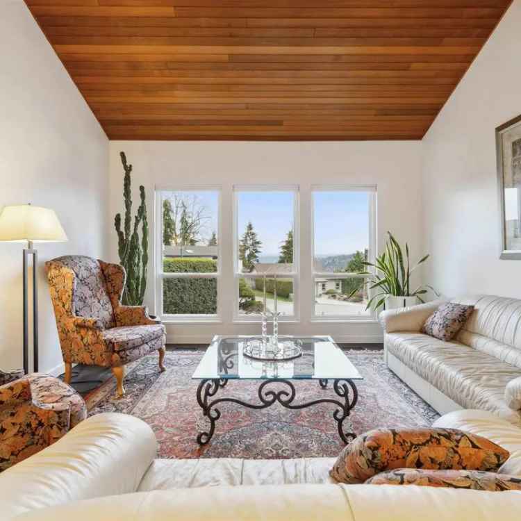 Family Home for Sale in Mountain Meadows