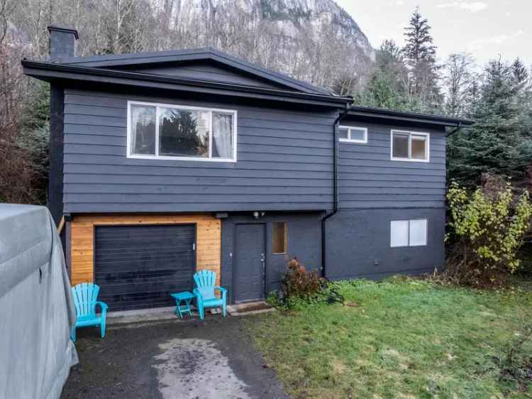 A $1,299,000.00 House/Single Family with 3 bedrooms in Valleycliffe, Squamish