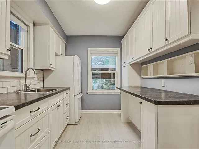 3 Bedroom Detached Home in Newtonbrook West