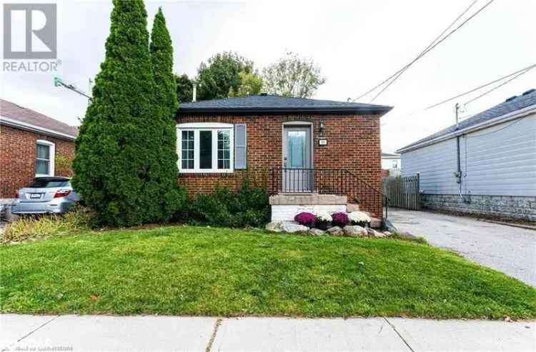 House For Rent in Hamilton, Ontario