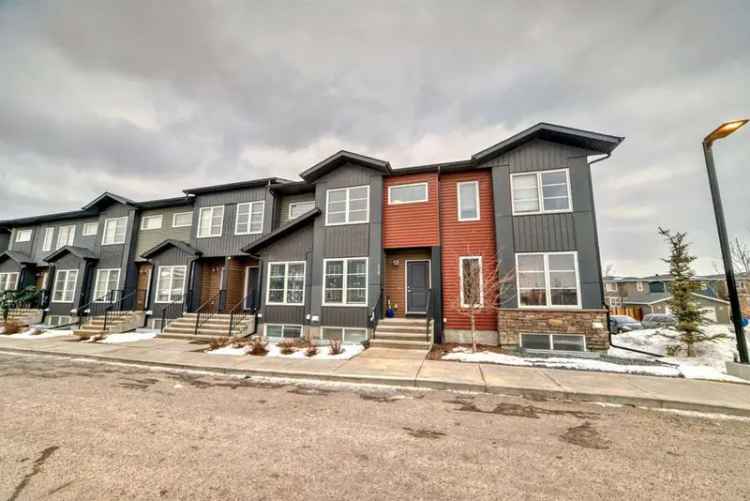 House For Sale in Calgary, Alberta