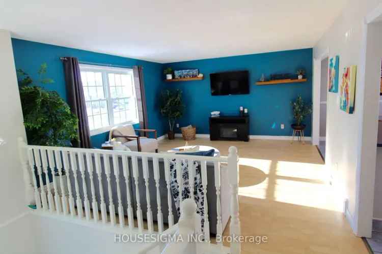 Strathroy Raised Ranch - 3 2 Beds 2 Baths Family Home