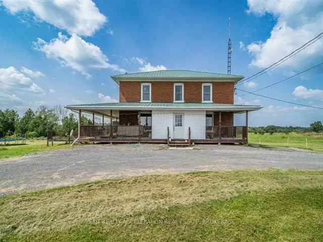 5-Bedroom Country Home in Newburgh Ontario