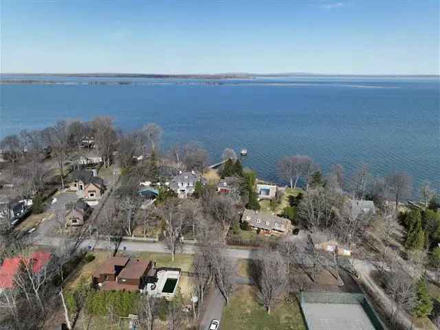 Lot for Sale in Léry: Two Semi-Detached Units