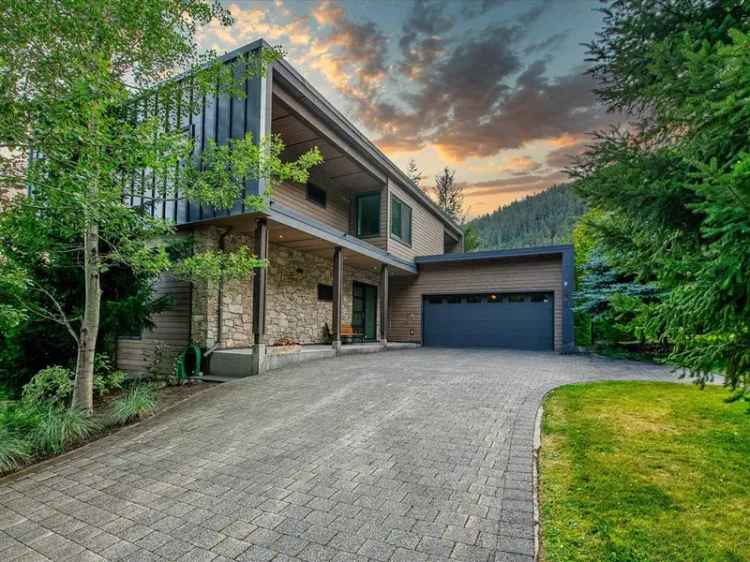 A $5,500,000.00 House/Single Family with 4 bedrooms in Rainbow, Whistler