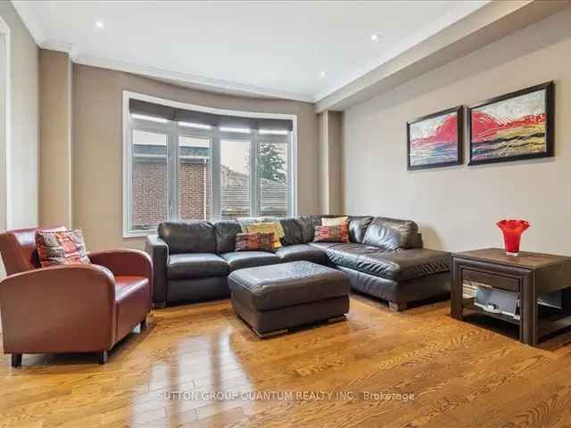 Luxury 4+1 Bedroom Home in Cooksville